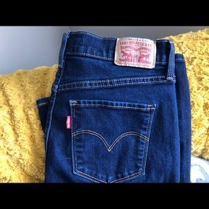 Levi’s 311 Shaping Skinny 28